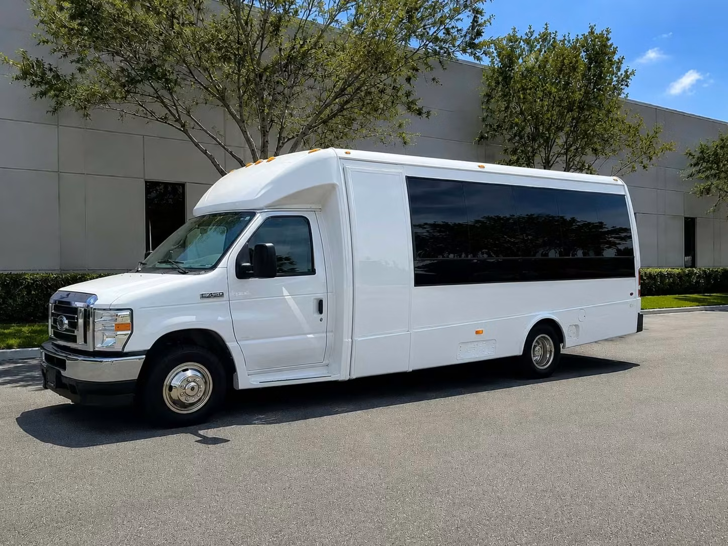 opelika 15 passenger minibus rental