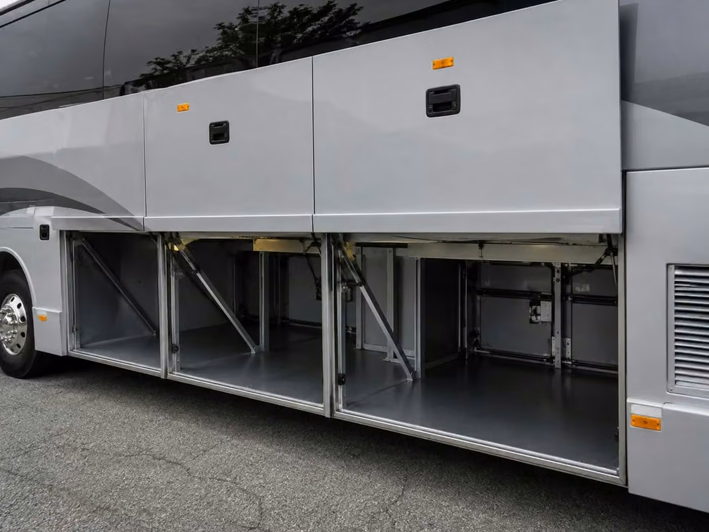 opelika 56 passenger charter bus luggage bays